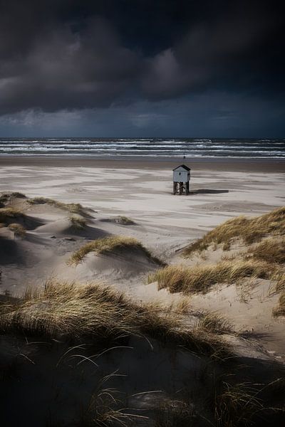 Drowning house on the beach by Dirk-Jan Steehouwer