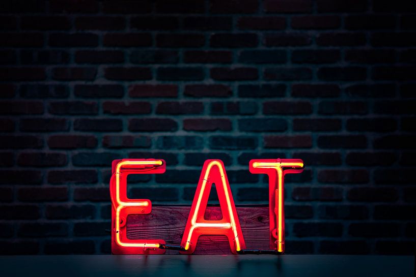 Essen in Neon von Tim Mossholder