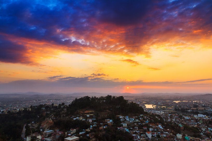 Zonsondergang over Tana par Dennis van de Water