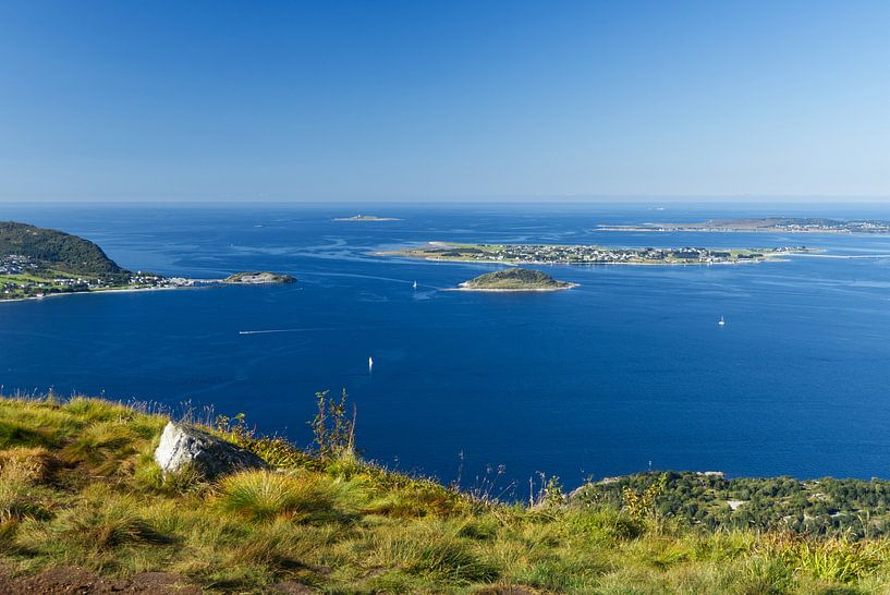 Fjordlandschaft und Inseln bei Ålesund von Anja B. Schäfer