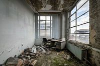 Bureau dans une usine abandonnée