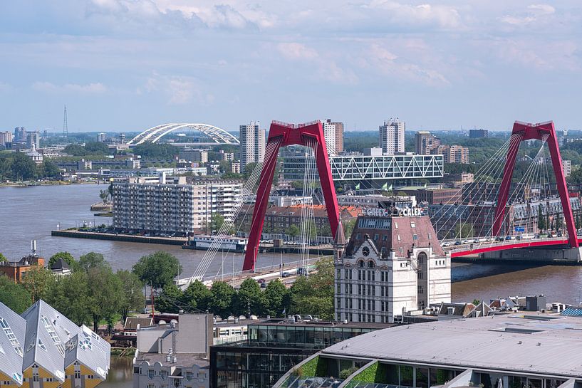 La vue de l'horizon de Rotterdam avec le Willemsbrug, la Maison Blanche et au-delà. par MS Fotografie | Marc van der Stelt