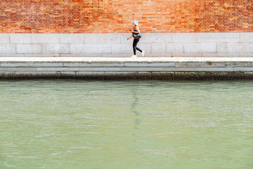 Walking along the water by zeilstrafotografie.nl