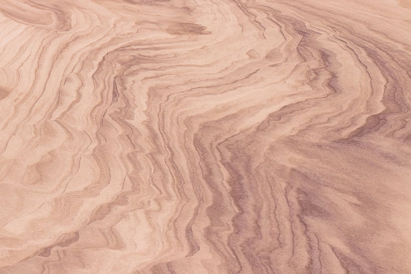 Strukturen im Sand und im Schnee von Marga Vroom