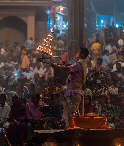 India: Aarti ceremonie (Varanasi) von Maarten Verhees