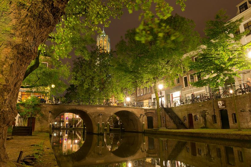 Utrecht Oudegracht: Gaardbrug mit Blick auf die Domkirche von Martien Janssen