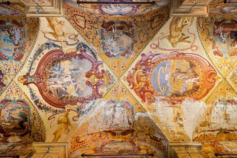 beautiful villa in Italy - I love the ceiling paintings by Gentleman of Decay