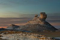 Coucher de soleil dans le parc national du désert blanc en Égypte