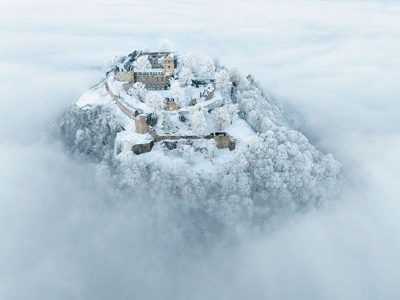 Le Hohentwiel dans une mer de brouillard par Markus Keller