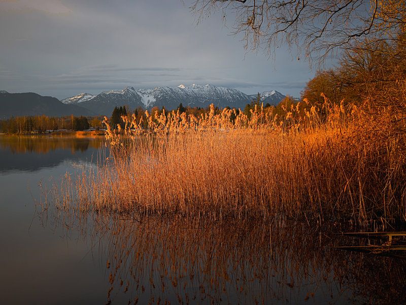 Lichtzauber an einem See in den Bergen - magisch licht op een meer in de bergen - lumiere magique sur un a lac dans les montagnes par Christina Bauer Photos