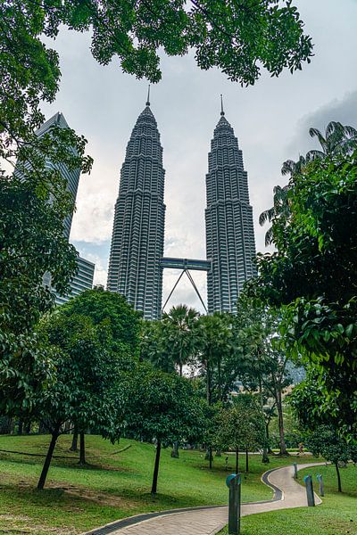 Petronas-Zwillingstürme in Kuala Lumpur. von Jaap van den Berg