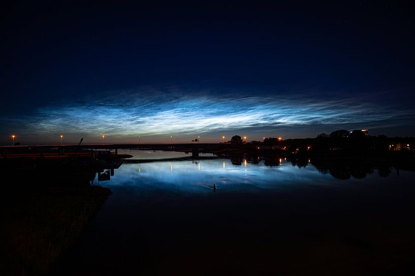 Leuchtende Nachtwolken über der IJssel bei Hattem - Zwolle von Stefan Verkerk fotografie