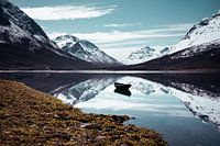 Berglandschaft in Norwegen mit Spiegelung im Wasser