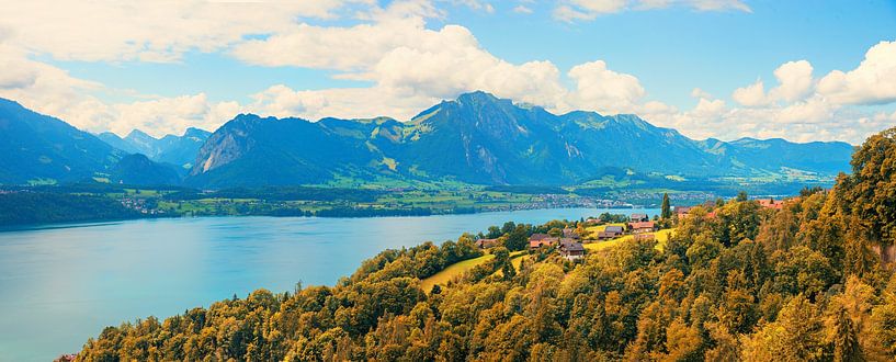 Sigriswil am Thunersee mit Blick in die Berner Alpen von SusaZoom