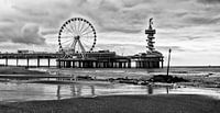 Pier Scheveningen Den Haag mit Riesenrad in schwarz und weiß