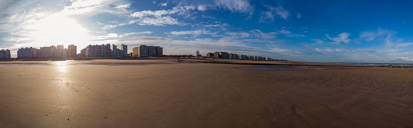 beach in autumn sunlight by Youri Mahieu