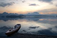 Lever de soleil sur le lac Cheow Lan - Khao Sok