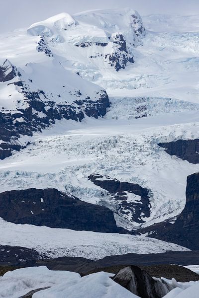 Glacier over the rock by Maarten Borsje