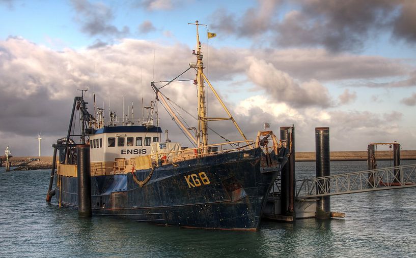 Fishing cutter KG8 by Guido Akster