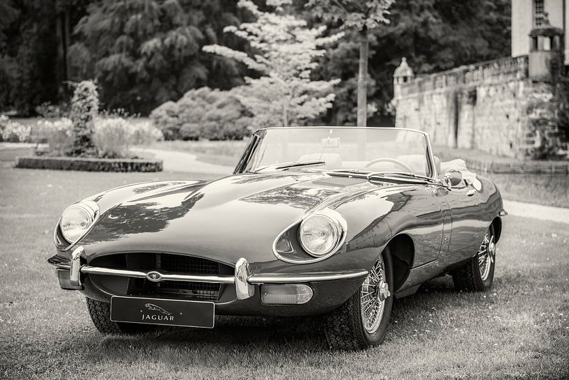 Jaguar E-Type Roadster in Schwarz und Weiß von Sjoerd van der Wal Fotografie