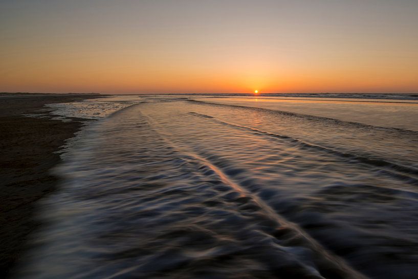 Beweging van golven op strand von Tonko Oosterink