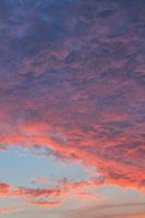 Magischer Abendhimmel: Farbenspiel bei Sonnenuntergang