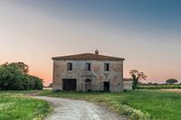 bâtiment abandonné en toscane coucher de soleil