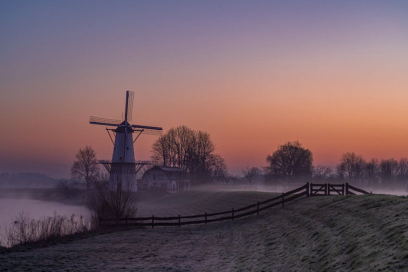 Windmühle De Vlinder an einem kalten Frühlingsmorgen von Albert Lamme