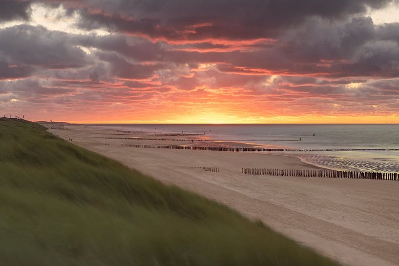 Sonnenuntergang über Domburg - Wunderschönes Zeeland von Rolf Schnepp