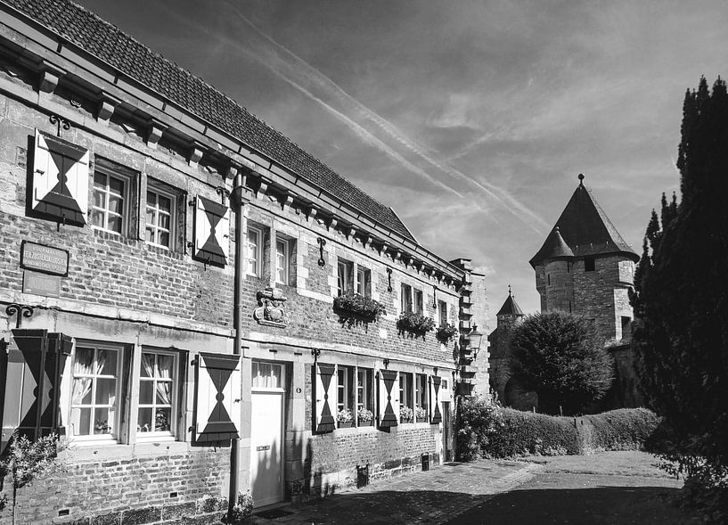 Le couvent des Faliezusters dans le quartier historique de Maastricht, avec la tour du Pater Vinck. par Roger VDB