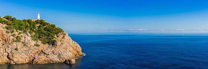 Vue idyllique du phare au cap de Cala Rajada à Majorque par Alex Winter