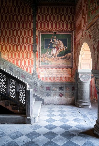 Verlassenes Treppenhaus mit Art. von Roman Robroek – Fotos verlassener Gebäude