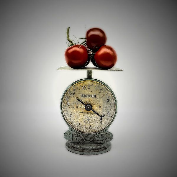 The stories of an antique weight scale . Old orphan scale with tomatoes. by Saskia Dingemans Awarded Photographer