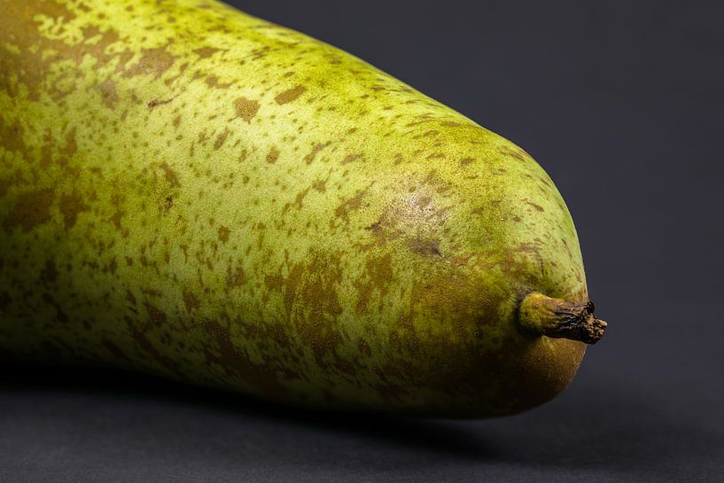 Macro Williams pear by VIDEOMUNDUM