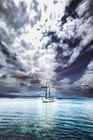 Segelyacht in tropischen Gewässern in Bonaire