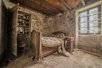 A dusty old bedroom - urbex