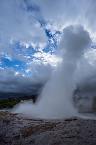 Iceland - Tall smother of eruption at gusher strokkur by adventure-photos