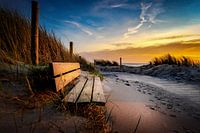 Sonnenuntergang mit Bank.