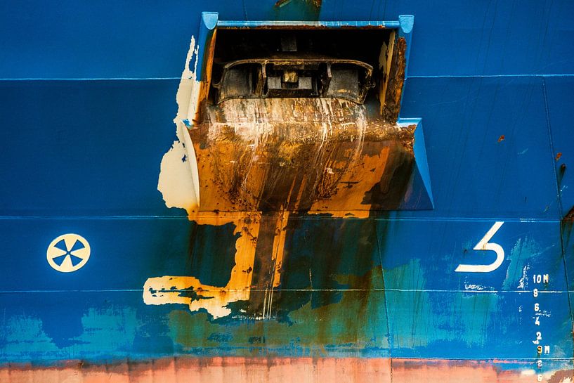 Ship's bow raw in port of Amsterdam. by scheepskijkerhavenfotografie