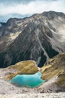 Magnifique lac de montagne bleu clair dans le parc national des lacs Nelson