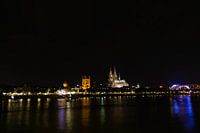 La rive du Rhin à Cologne la nuit