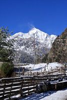 Bezauberndes schneebedecktes Bergwunderland