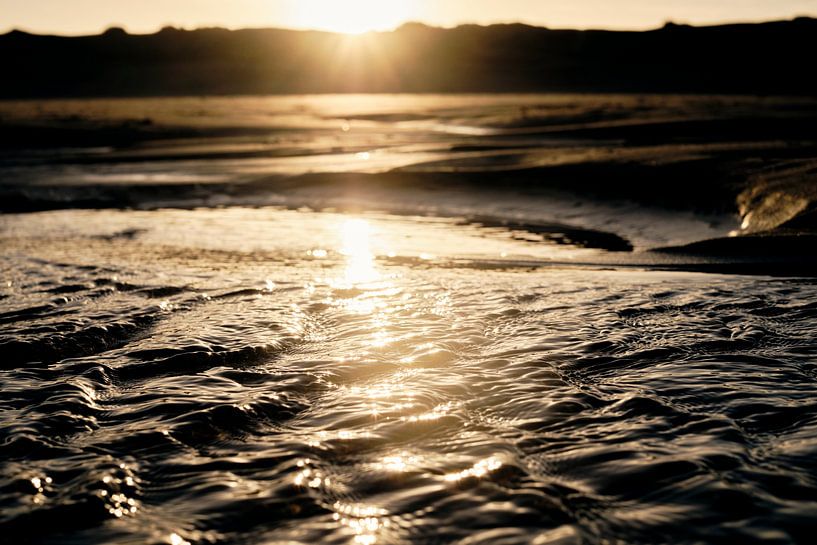 Plätscherndes Wasser am Strand von Sjoerd van der Hucht