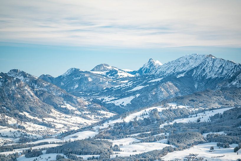 winterliche Landschaft im Allgäu von Bolsterlang Richtung Tannheim von Leo Schindzielorz