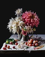 Dahlien Stilleben auf Tisch