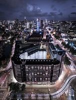 Hoog boven de Coolsingel in Rotterdam