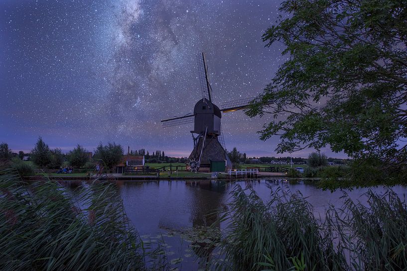 Nachtwindmühle im Kinderdeich mit Sternenhimmel von Nfocus Holland