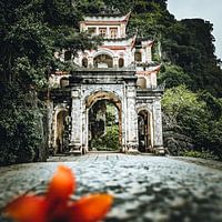 Tor zur Bich Dong Pagoda in Ninh Binh, Vietnam