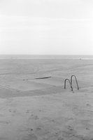 Un bain abandonné sur la plage