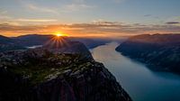 Sonnenaufgang am Preikestolen, Lysefjorden, Norwegen.